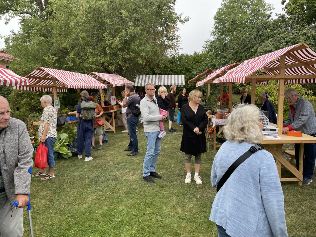 full kommers bland marknadssta&#778;nden